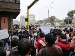 Lima Demo vor Parlament