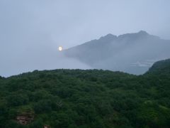 Geographic Harbor um 23:43 mit Mond