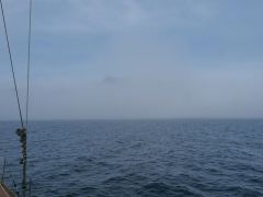 vor uns eine dichte Nebelwand