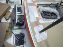 Ankerwinsch vor Mastfuss